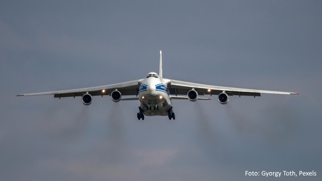 avion-pexels-gyorgy-toth