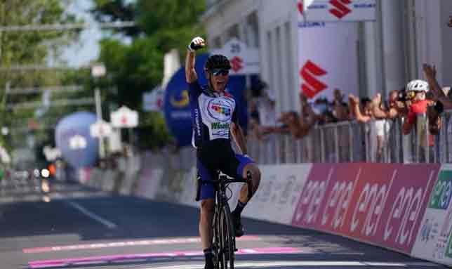 La vittoria di Cantoni nella prima tappa del Giro (© Giro dItalia U23)