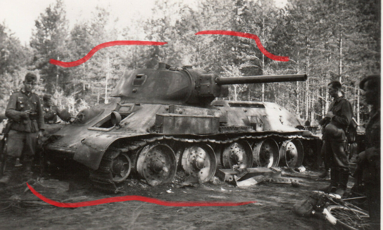 Foto WH Soldat russische Beute Panzer Tank T-34 Details Einsatz Rußland
