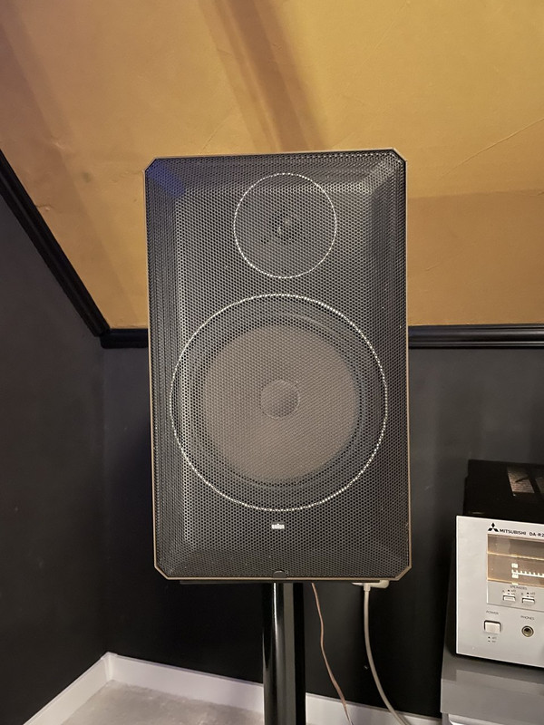 27EC2B9F-F7D3-46A7-A1C1-92C7CB8B3961