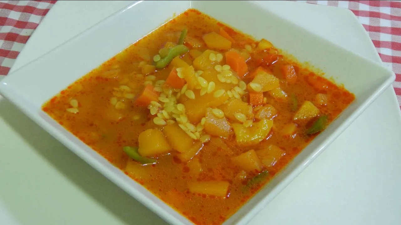 Receta fácil para preparar una cena ligera, sopa de calabazas y pollo