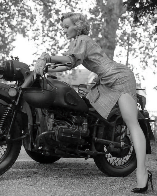 Marlene_Dietrich_e23