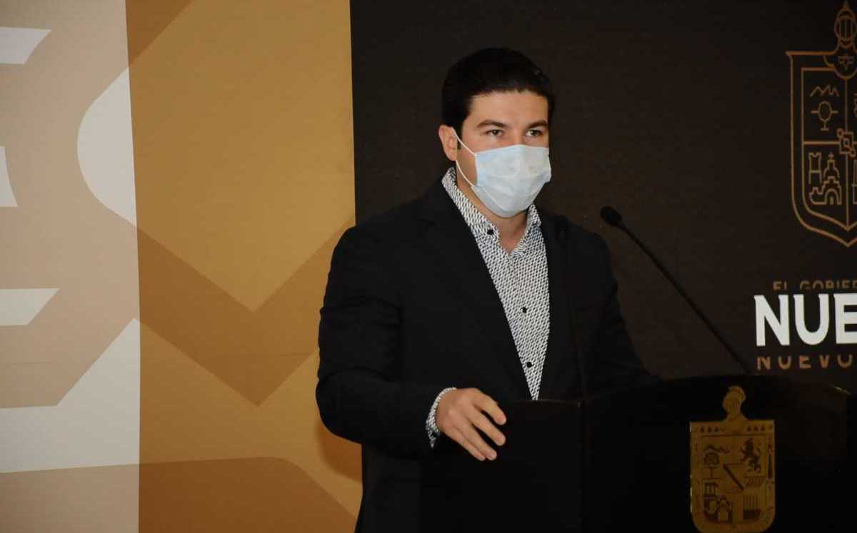 Samuel García prohíbe reuniones sociales, las clases serán híbridas