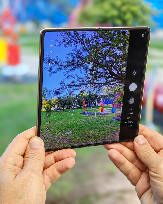 HONOR-Magic-V6-el-plegable-insignia-en-vivo-1