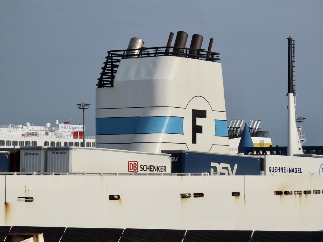 6FA92C44-2F7B-49F1-B81C-FAE9CE8D6D5A