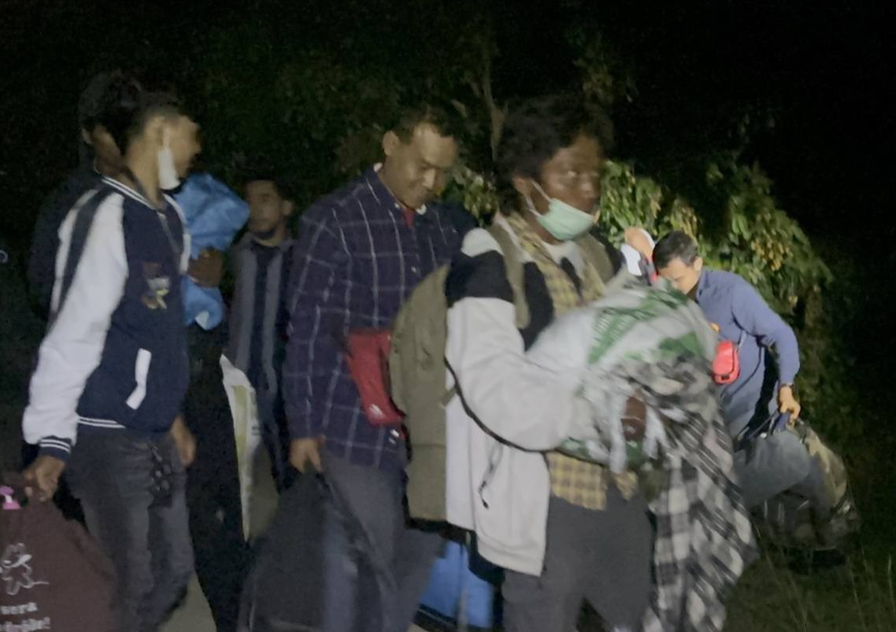 ทัพเรือคุมเข้มชายแดน จับแรงงานกัมพูชาลอบเข้าเมือง 67 ราย หนีอดอยากหวัง...