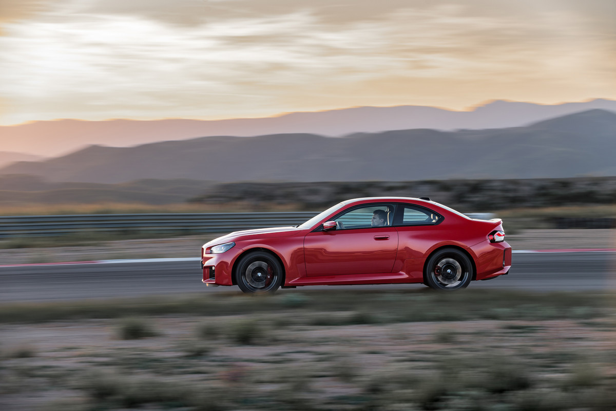 P90482732_highRes_the-all-new-bmw-m2-r