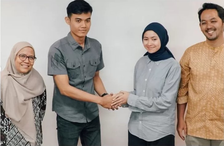 Ilustrasi Senang Menemukan Barang Hilang