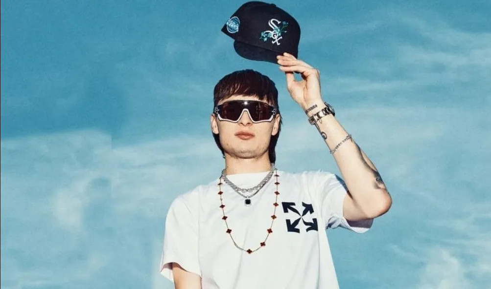 ¡Furioso! Peso Pluma explota contra sus haters y así los llamó