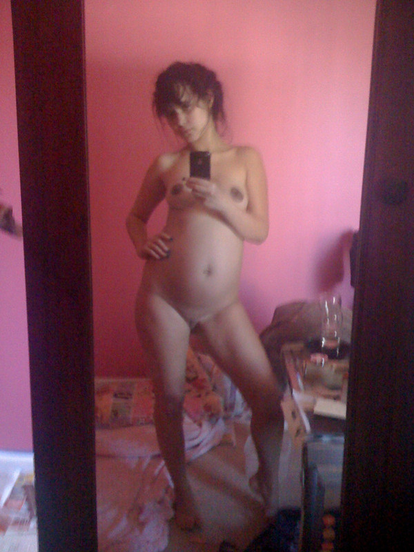 Otra nena amateur desnuda y embarazada
