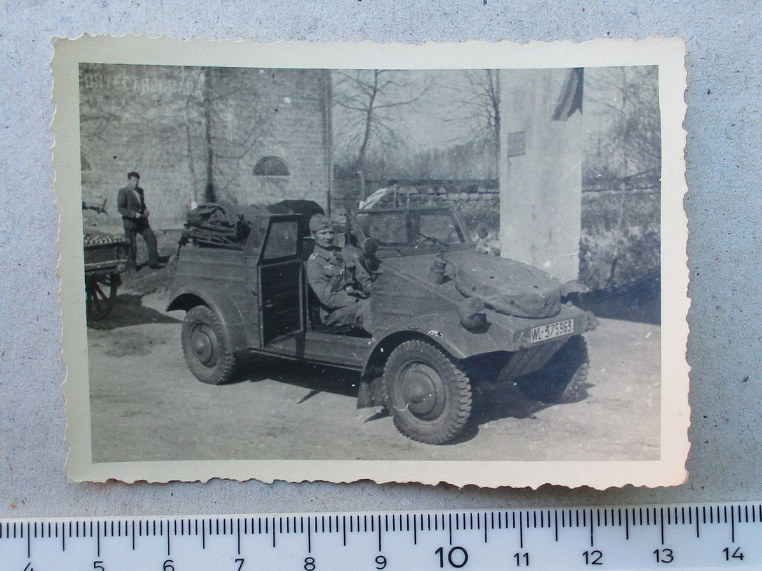 FOTO KAMERADEN MIT VW KÜBEL VOLGSWAGEN PKW 2WK