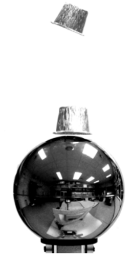 Đề thi HSG Vật lý 12 mới nhất theo hướng ứng dụng thực tế - Cốc nhôm bị quả cầu hất tung lên