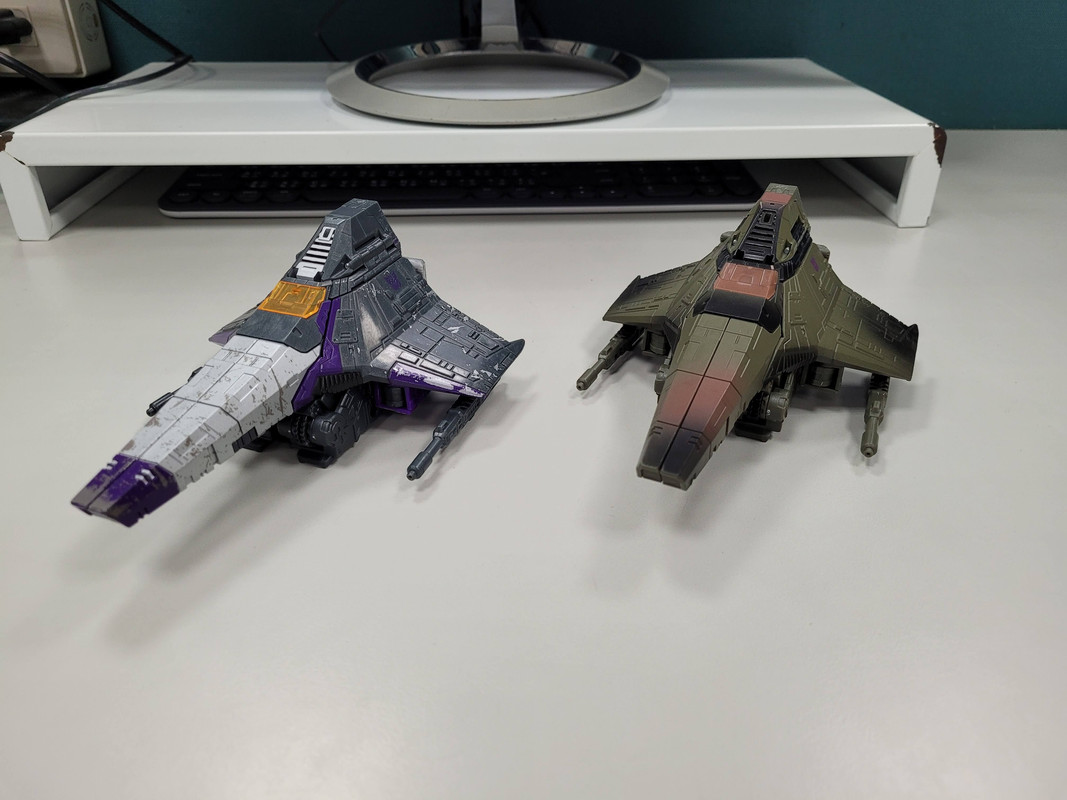 Netflix-Decepticon-Sparkless-Seeker-11