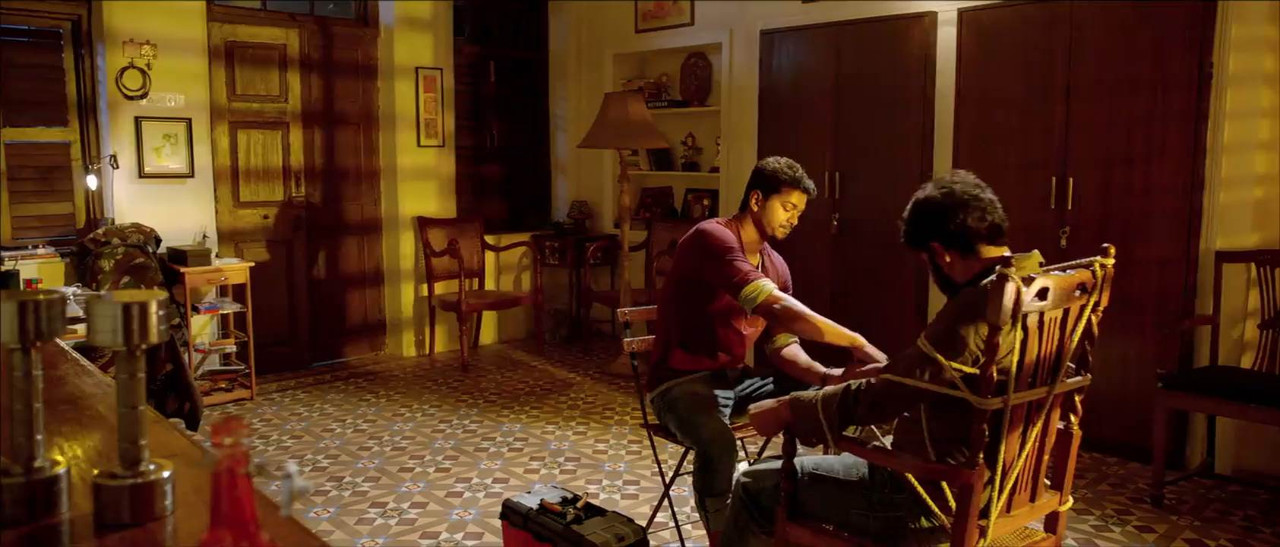 Thuppakki 2012 WebRip [Hindi + Tamil] 480p, 720p Screenshot