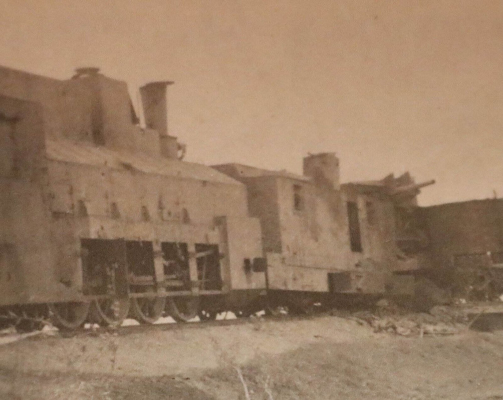 altes Foto - zerstörter Panzerzug - Ort -- 1942 (1)