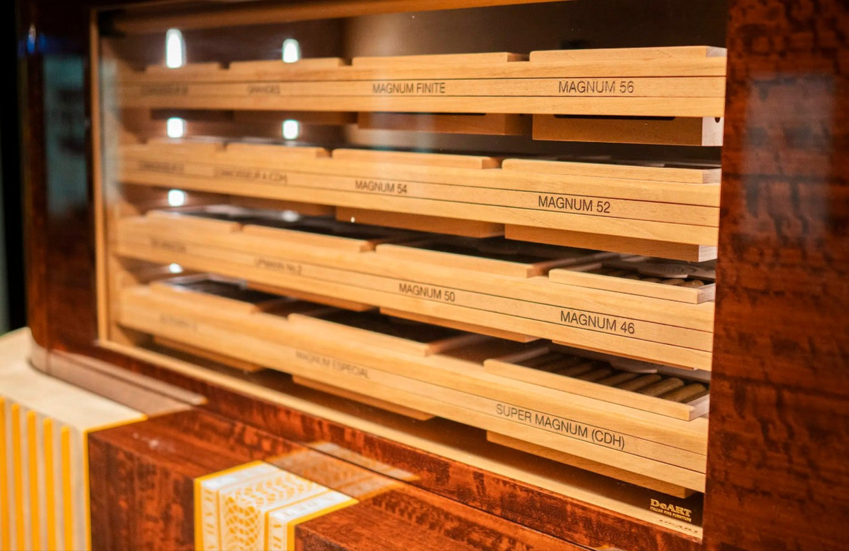 Festival-del-Habano-XXIV-HUpmann-Humidor-2-scaled-jpg-webp-2400×1600-