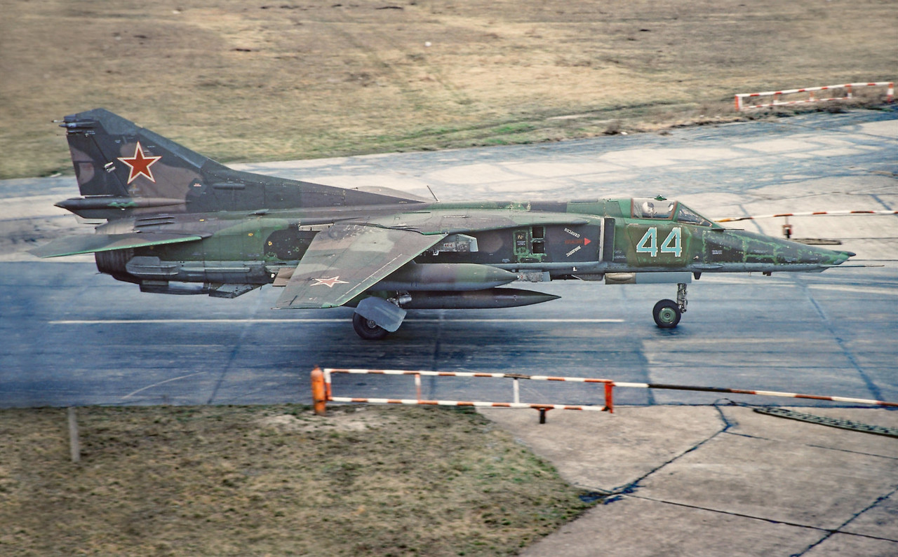 559 APIB Mig-27K 44 Blue_76802627169, Verlegung (2)