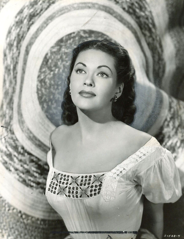 Yvonne De Carlo d43