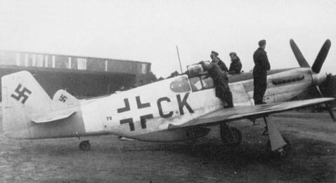 Avions allies captures par les allemands Un-North-American-P51