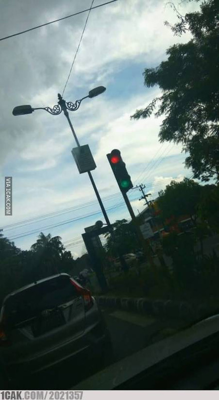 meme kocak April Mop