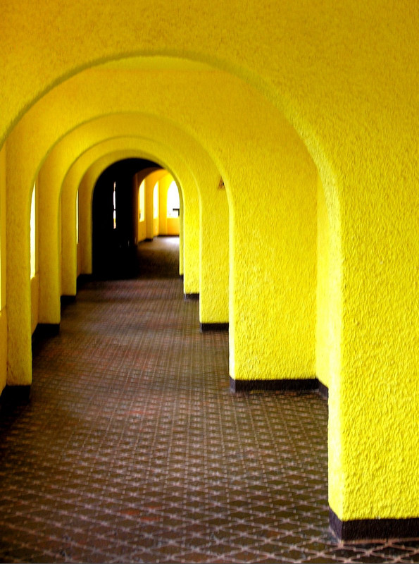 yellow-arches-dis.jpg