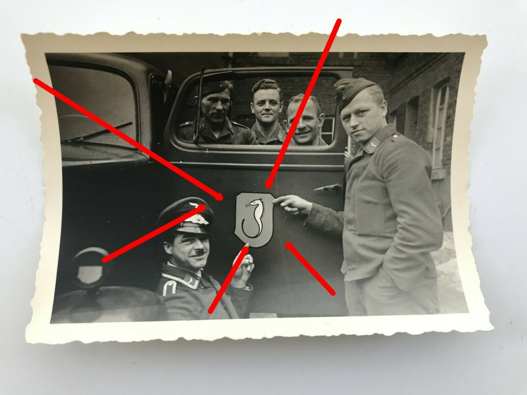 Foto Luftwaffe, Staffelwappen auf Autotür, Seepferdchen,  Foto 1940