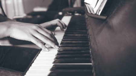 Earl Herbin - How to play piano: The basics in Easy Online Lessons