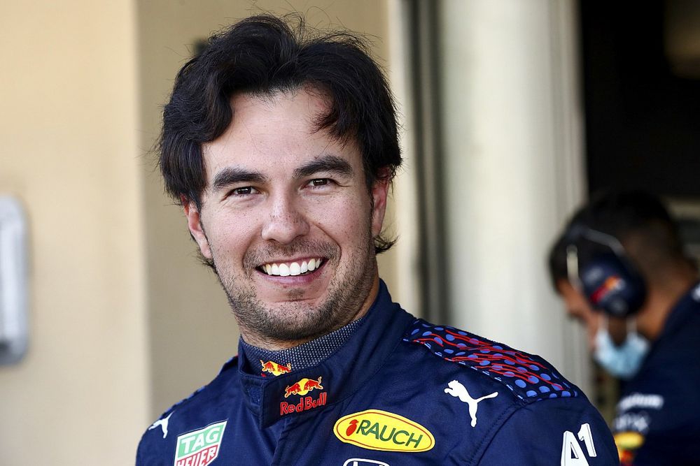 Checo Pérez, desaparece su casco valuado en más de 140 mil pesos