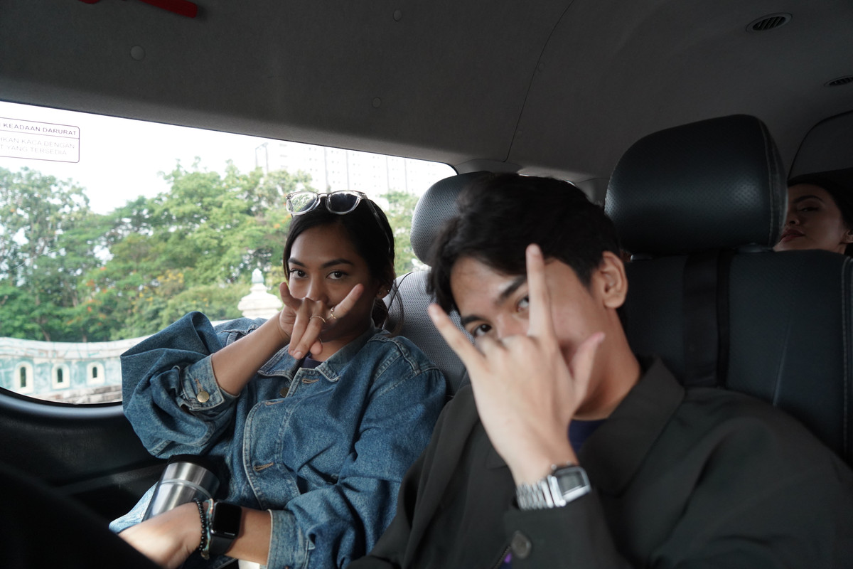 Pemeran film Generasi 90an: Melankolia, Tazkya Namya dan Ari Irham turut serta dalam roadshow NKCTHI untuk perkenalkan film barunya tersebut.