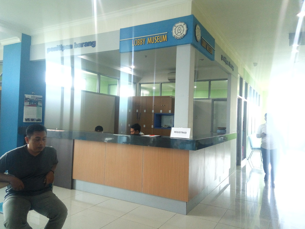 Pengunjung dapat melakukan registrasi di lobby museum