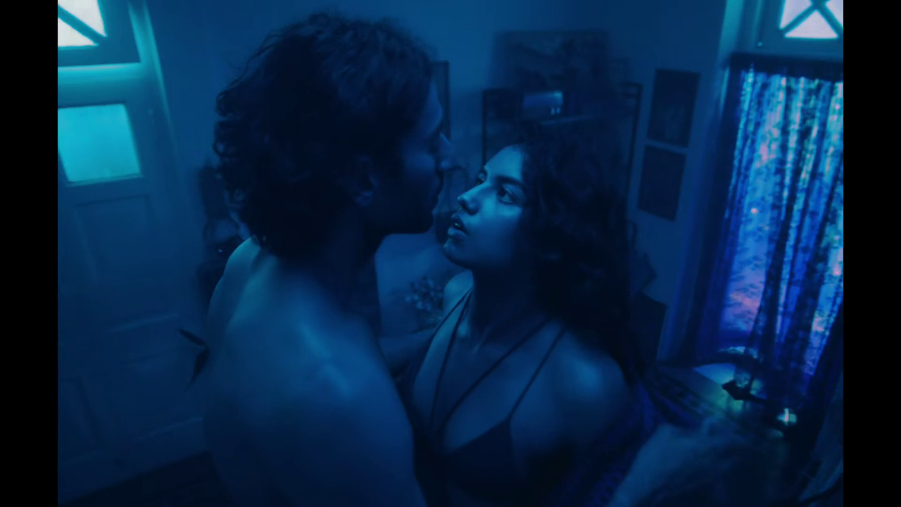 [Image: vlcsnap-2025-12-21-22h13m11s138.png]