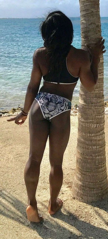 simone-biles-sexy-butt-legs-vacation-beach