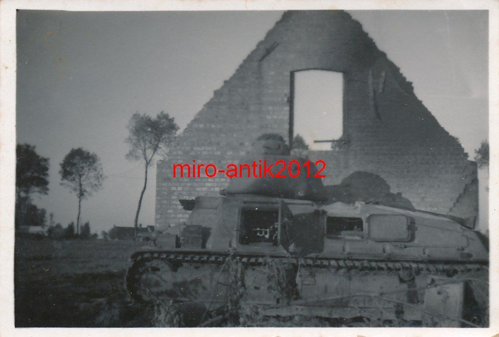 Wehrmacht, zerstörter französischer Tank, Frankr