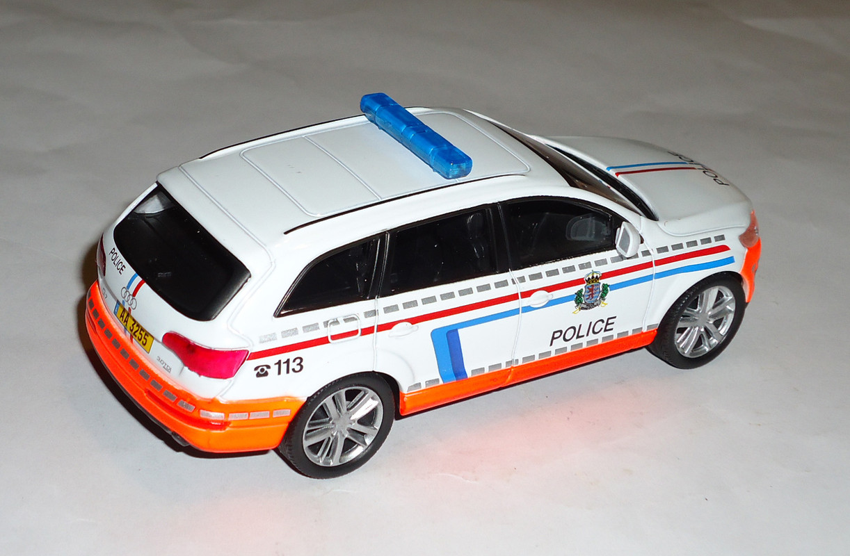 Audi-Q7 Police