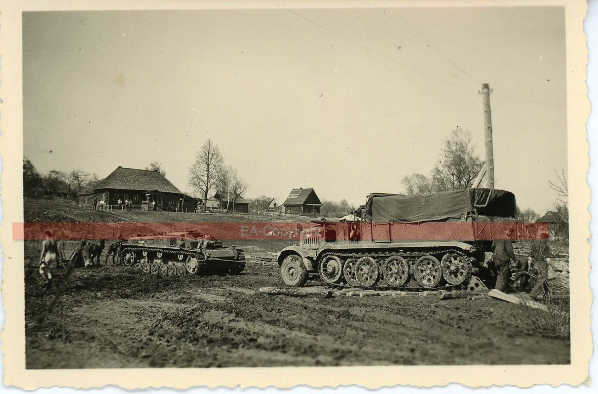 StuG Sturmgeschütz Panzer Tank Halbkette Foto