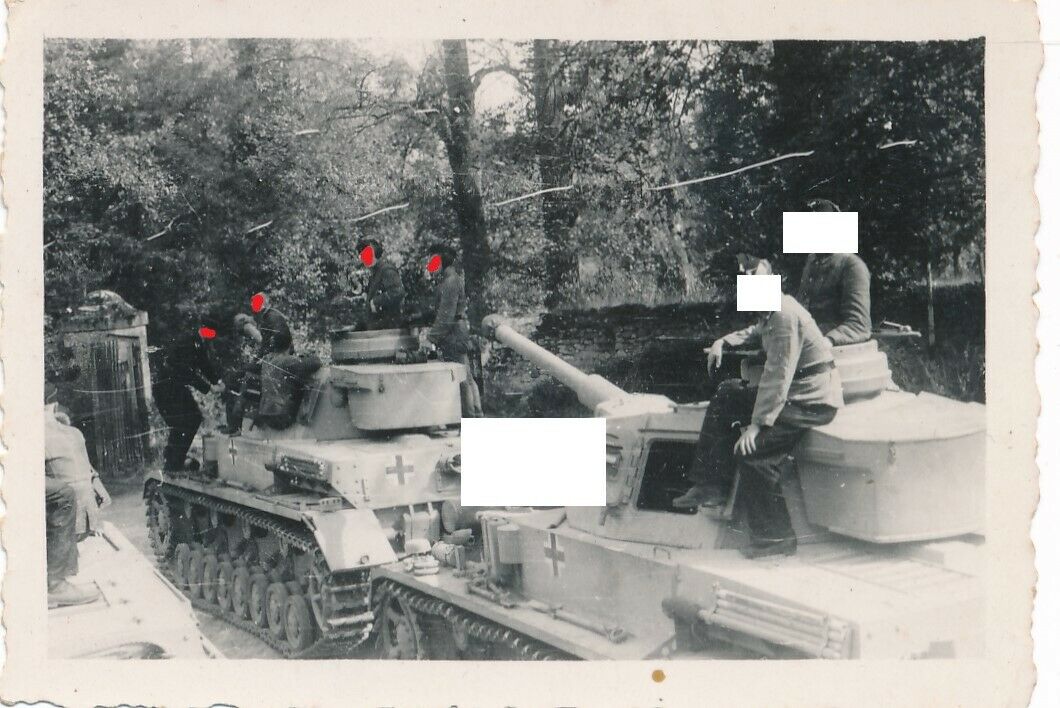 Übungsplatz deutscher Panzer IV Langrohr mit Besatzung