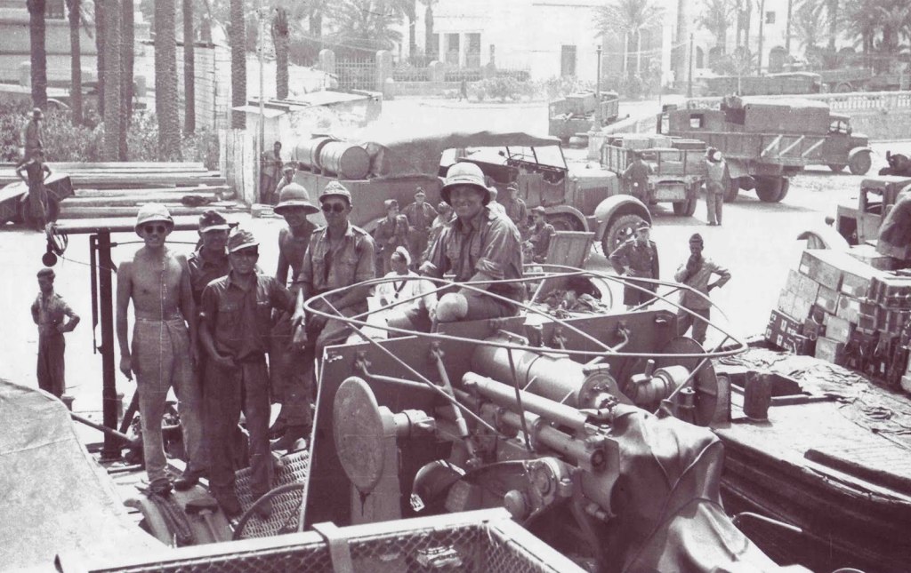 Flak 88 con SdKfz 7 de la 19 Flak-Division en el Norte de África, 1941 Flak 88 con SdKfz 7 de la 19 Flak-Division en el Norte de África, 1941