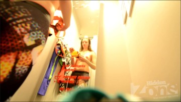 [Image: Voyeur17395080108.jpg]