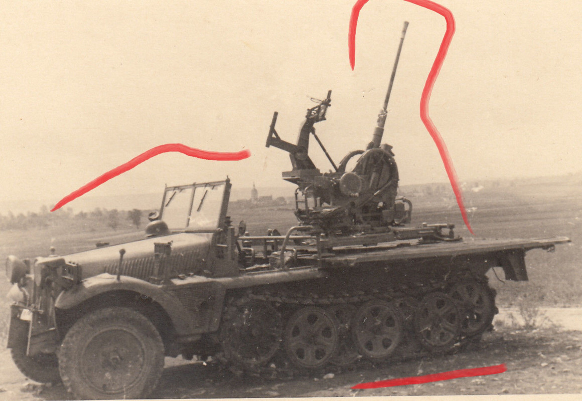 Foto WH Soldat Halbkette mit Flak Aufbau Heeresflak Einsatz Rußl