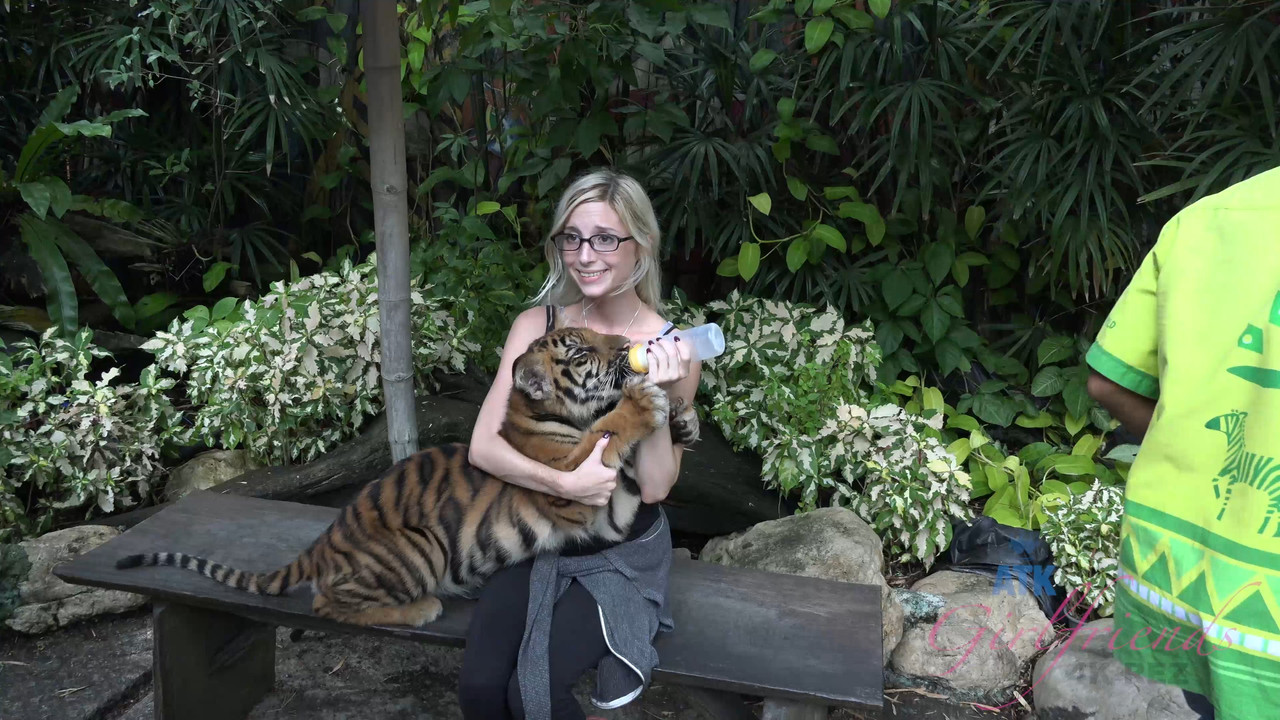 PP - 47KG!rlfr!3nd$ - 0211174K.mp4_snapshot_39.33.704