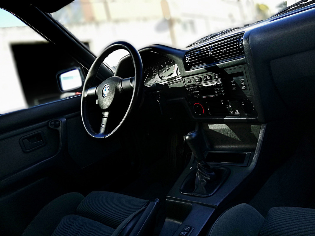 BM_E30_TOURING_EA2311-6B