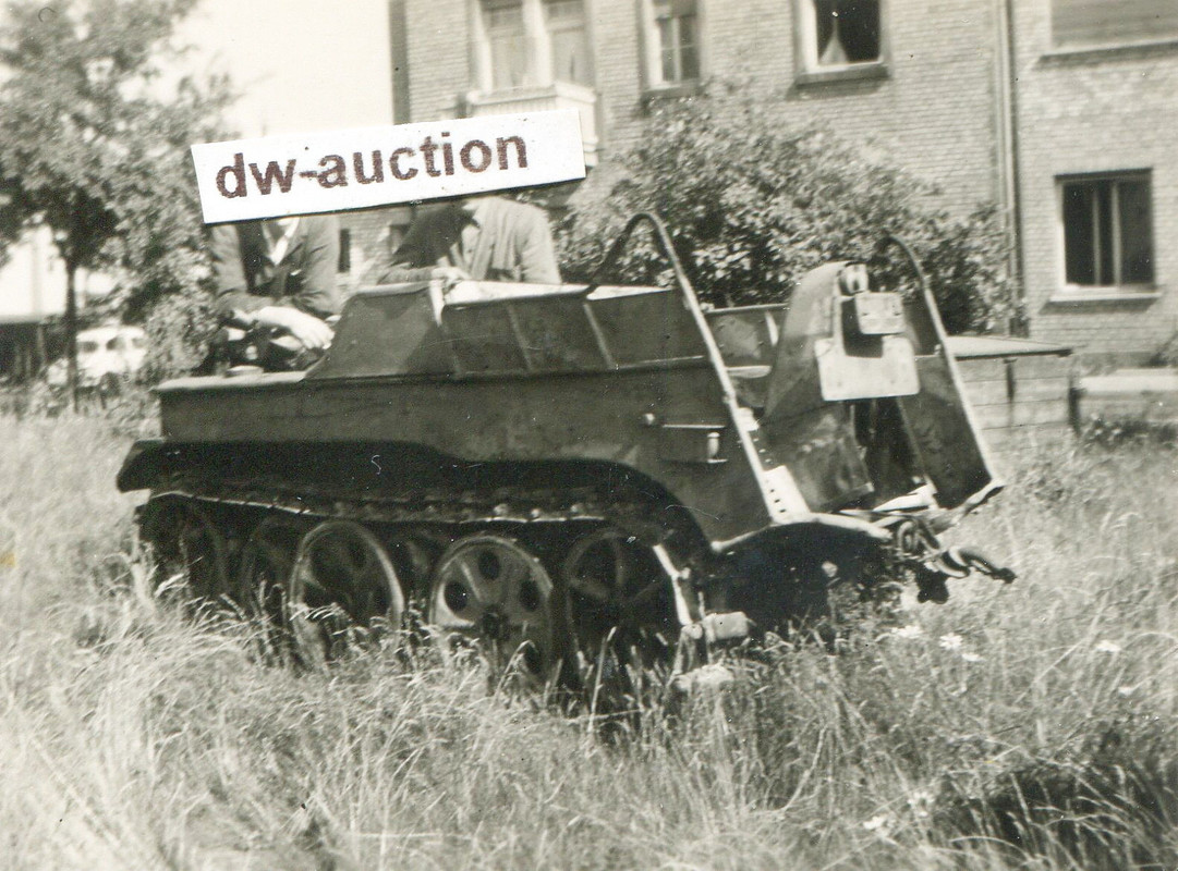 zerstörtes Fallschirmjäger Kettenkrad in Holland