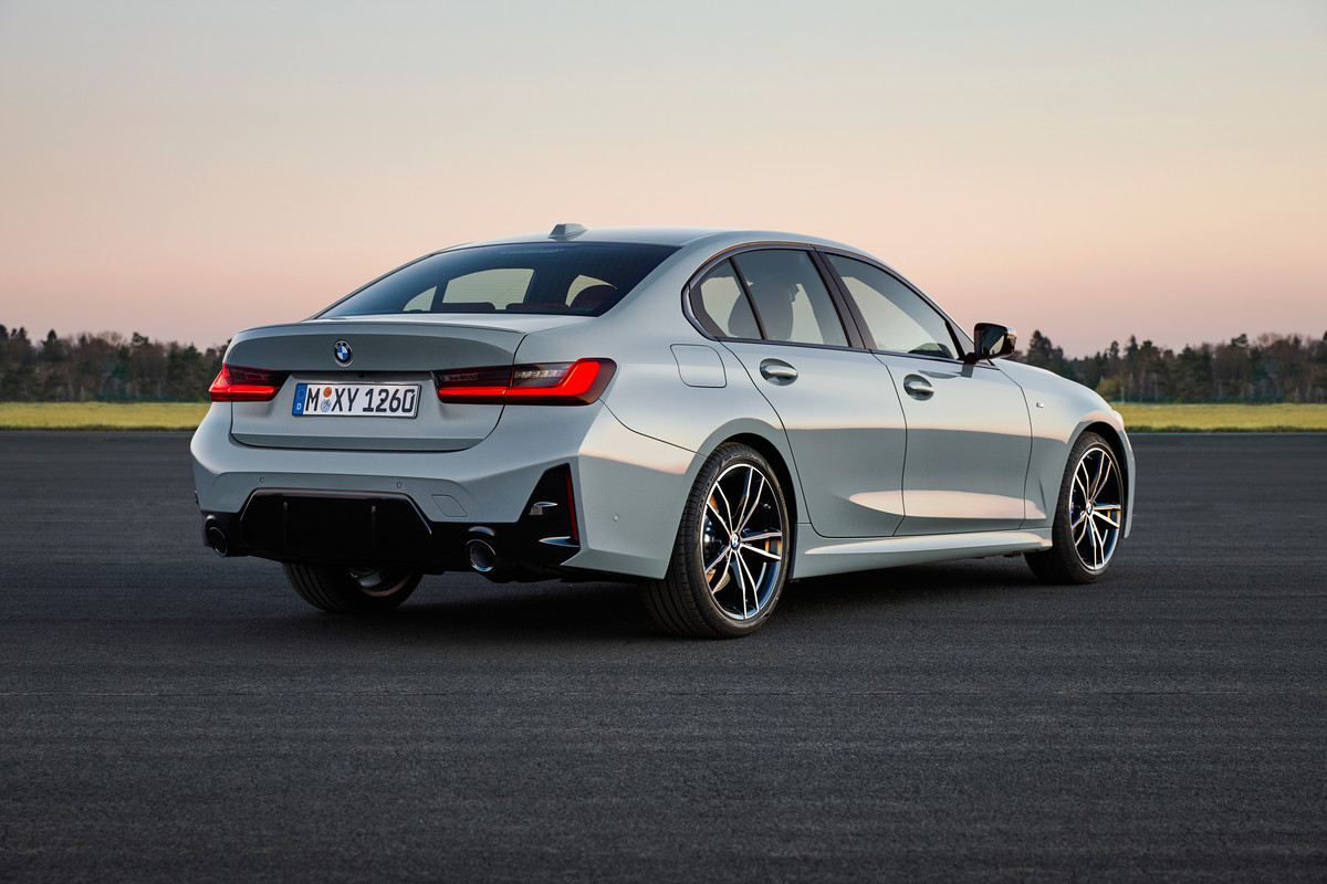 P90462508_highRes_the-new-bmw-3-series