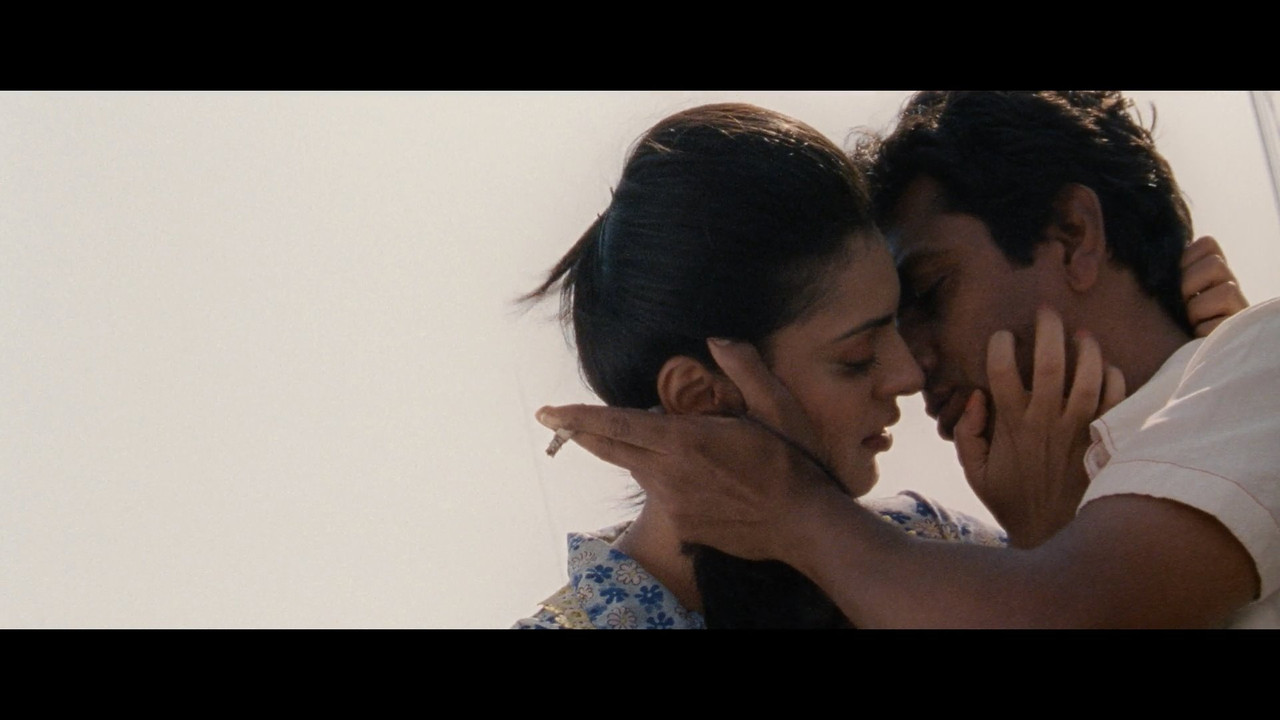 Miss.Lovely.2012.1080p.NF.mkv_snapshot_03.59_[2021.07.14_11.02.54]