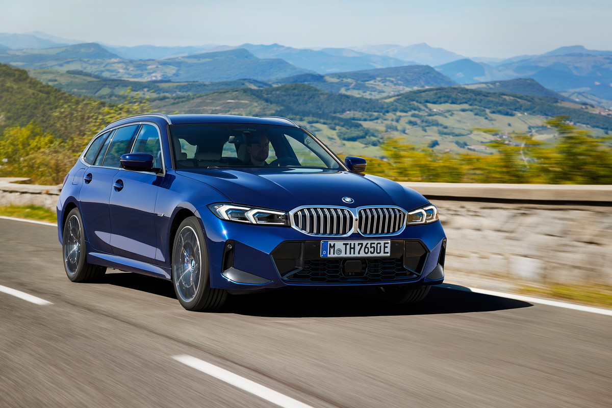 P90462514_highRes_the-new-bmw-330e-tou