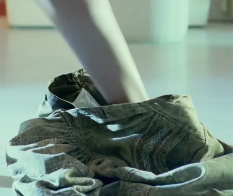 [Image: tiesaree.webp]