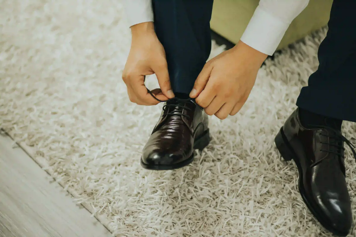 Modelo clássico de sapato social masculino