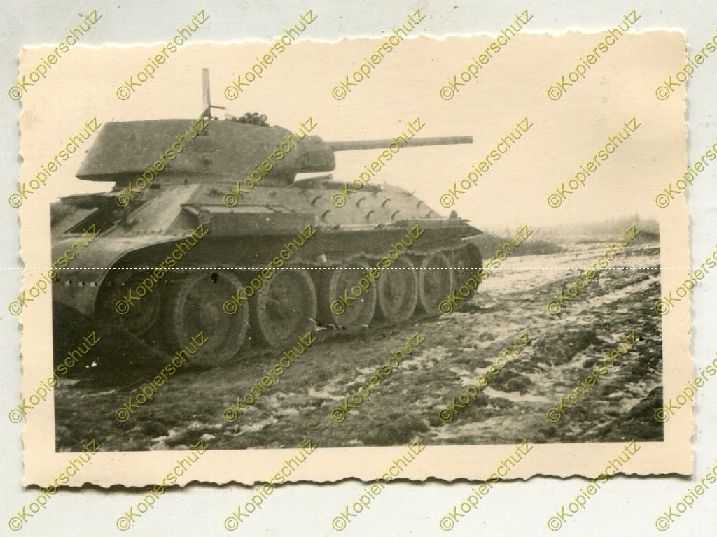 Foto, Wehrmacht, zerstörter Panzer T-34, Borowsk, Russland