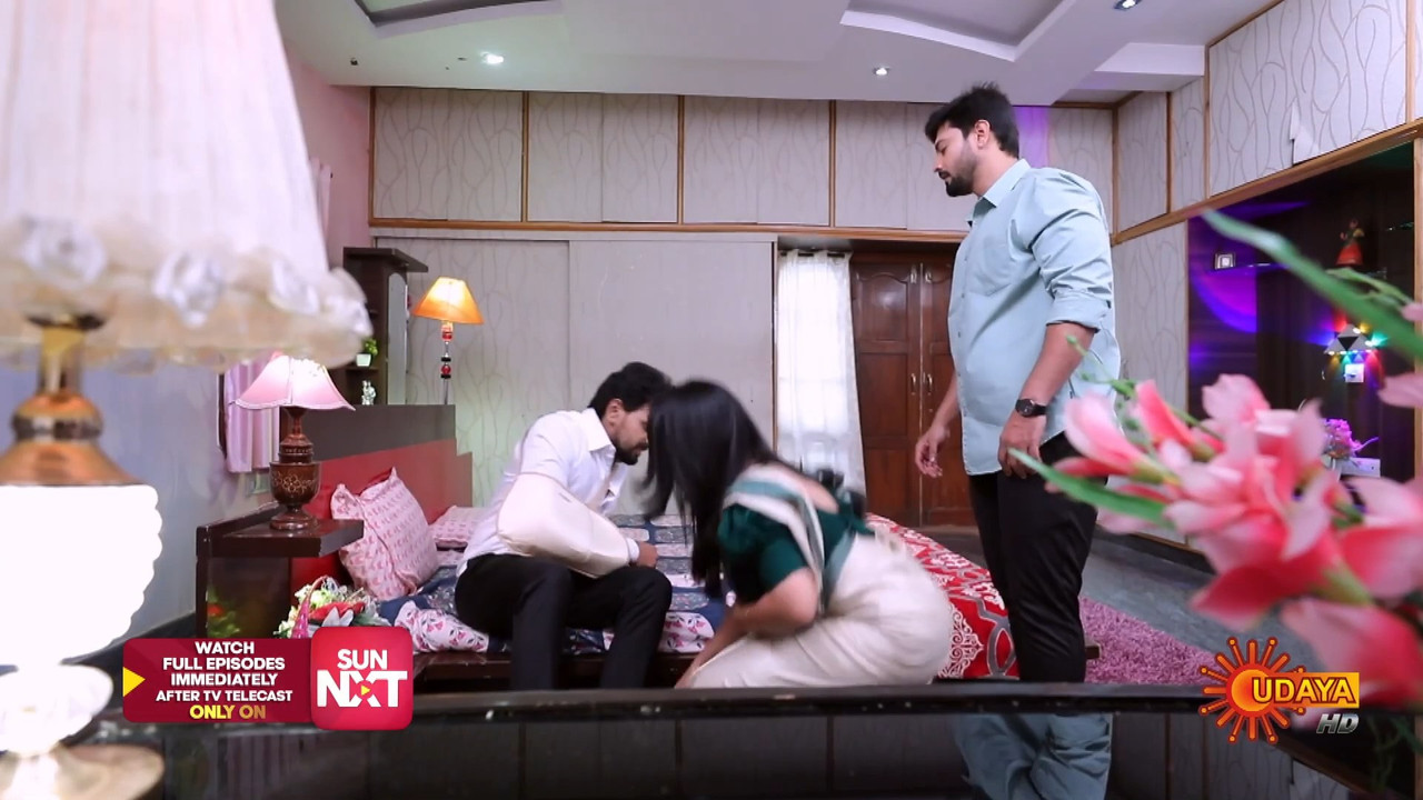 Dhanya Deepika Hot navel Slips ,Tummy with belly chain and round ass in saree.mp4_snapshot_01.23.792