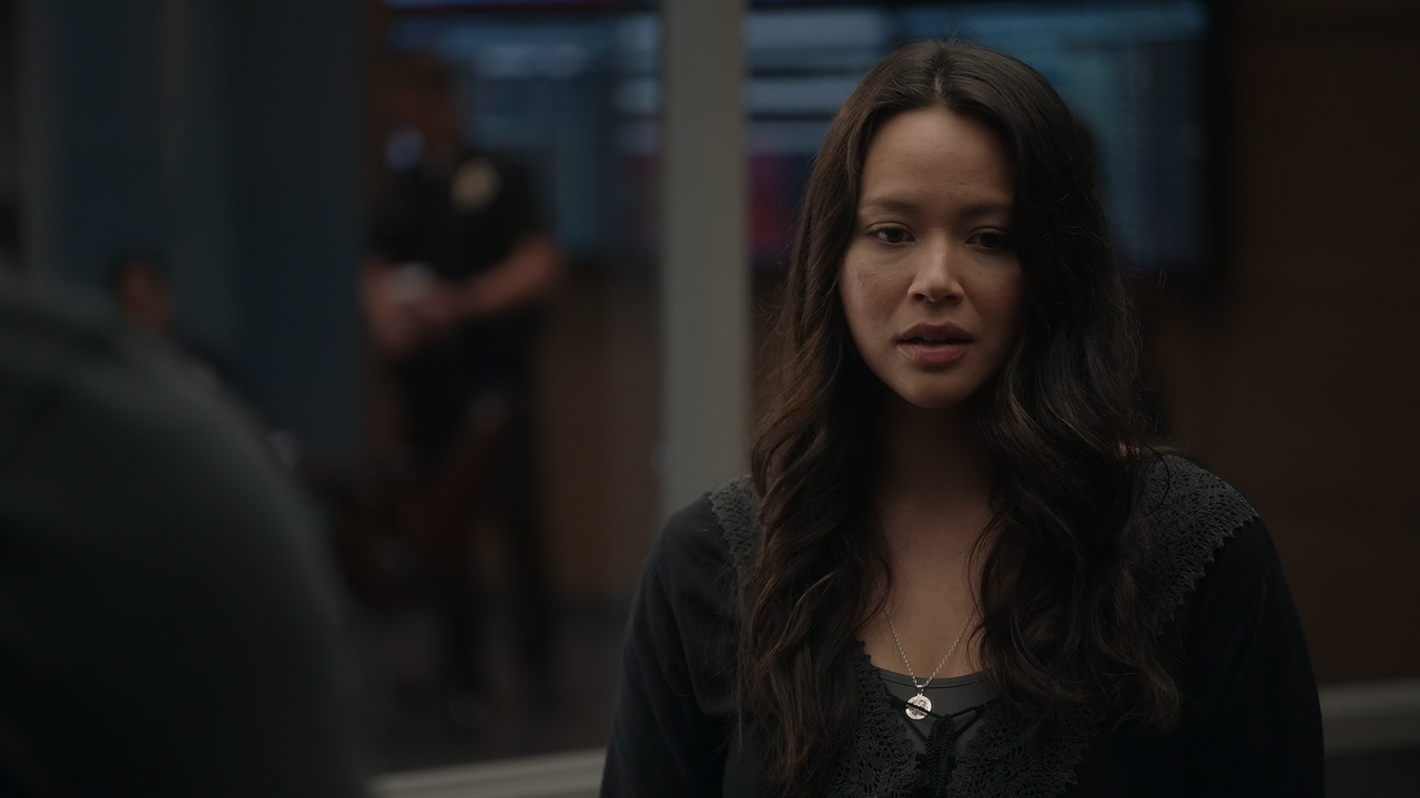 The.Rookie.S04E01.Life.and.Death.1080p.10bit.AMZN.WEB-DL.DDP5.1.HEVC-Vyndros.mkv_snapshot_09.33_[202